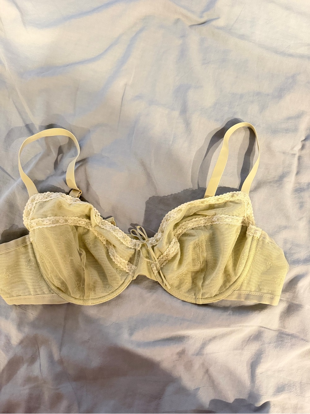 aerie Pale Yellow Lace Underwire Bra